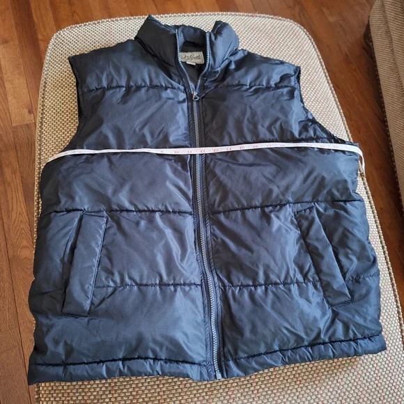 Crosby And Grand Women's Black Quilted Puffer Vest Outerwear - Picture 4 of 10